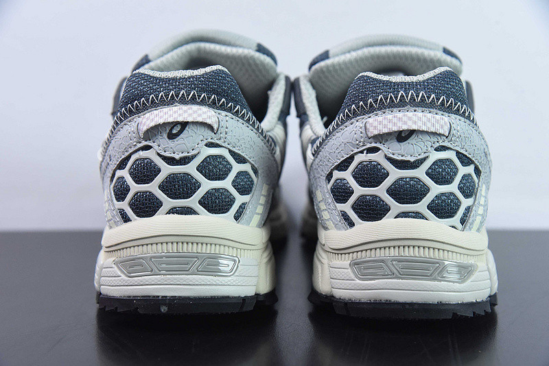 ASICS Tiger GEL-1090