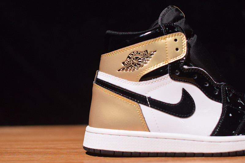 AIR JORDAN 1 RETRO HIGH OG NRG GOLD TOP 3 861428-001