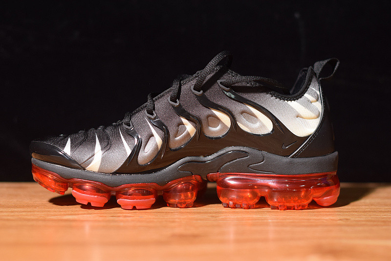 NIKE AIR VAPORMAX PLUS SHARK AQ8632-001