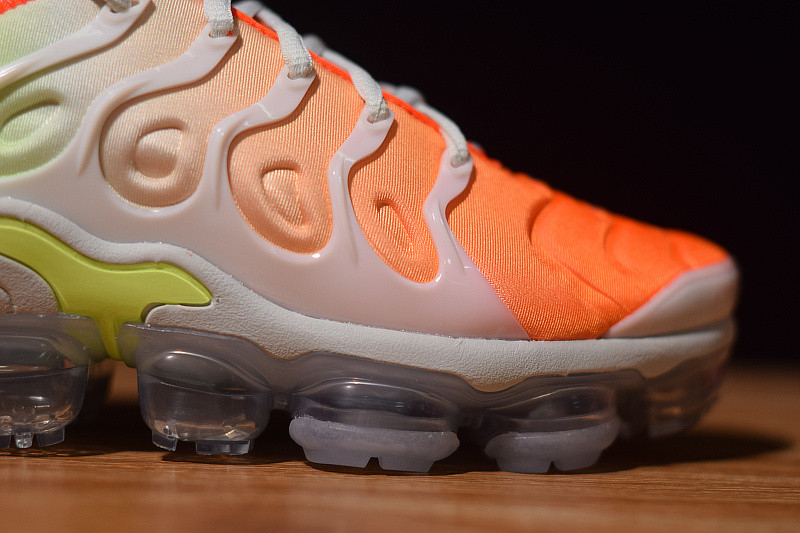NIKE AIR VAPORMAX PLUS "BARELY GREY" (W) AO4550-003