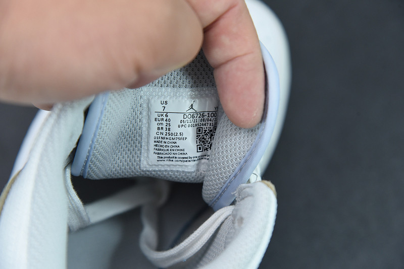 AIR JORDAN 1 MID DO6726-100