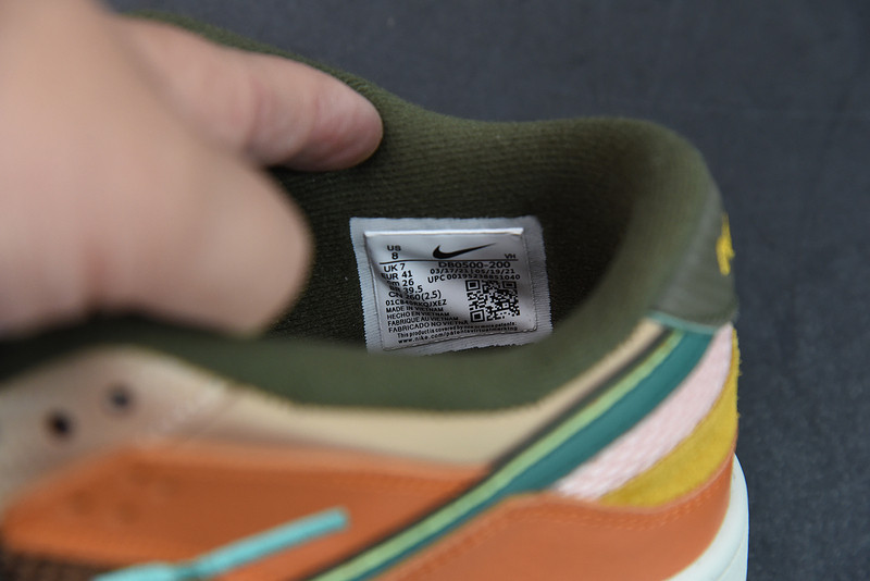 NIKE SB DUNK LOW SCRAP