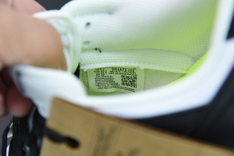 NIKE DUNK LOW NEXT NATURE ‘WHITE/BLACK’ DD1873-102