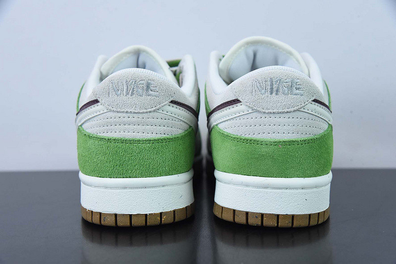 NIKE Dunk Low SE“85” Vlad DO9457-103