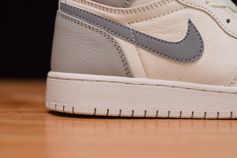 AIR JORDAN 1 MID LIGHT BONE WOLF GREY (GS) 554725-053