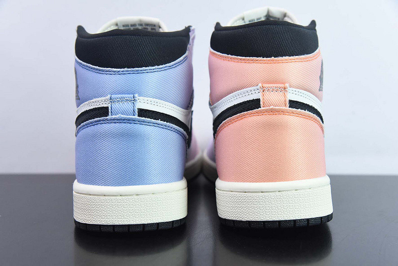 AIR JORDAN 1 HIGH OG “SKYLINE” DX0054-805