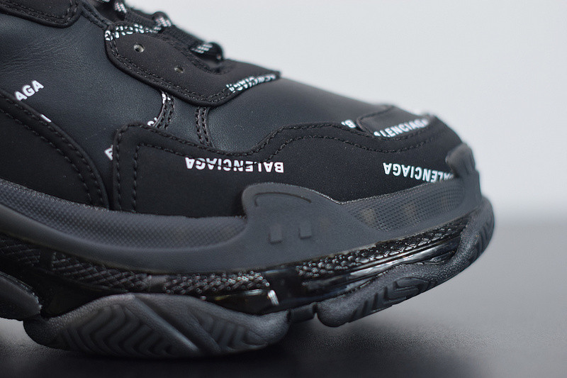 BC TRIPLE S TRAINER  524039 W06E1 2021
