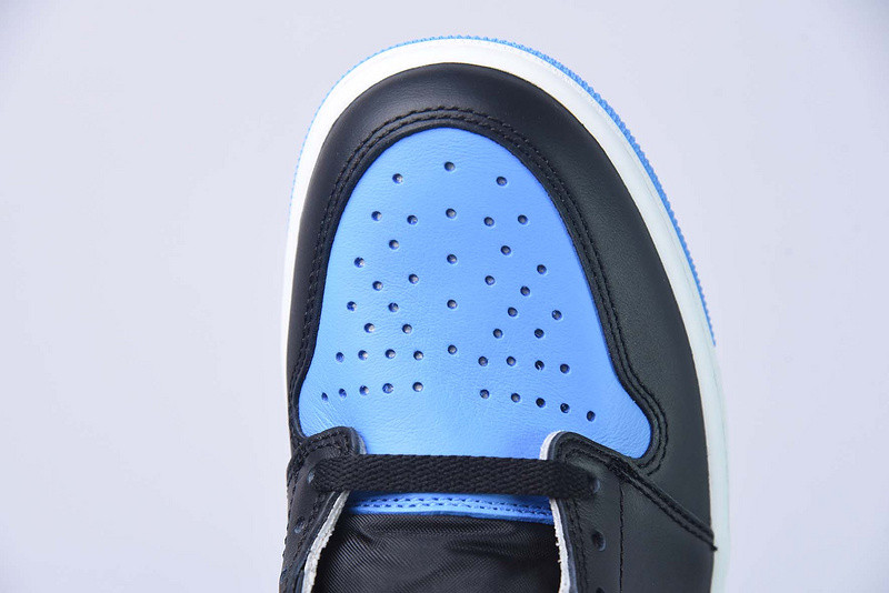 AIR JORDAN 1 HIGH OG “UNIVERSITY BLUE” DZ5485-400