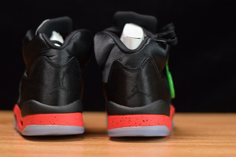 AIR JORDAN 5 RETRO "SATIN BRED" 136027-006