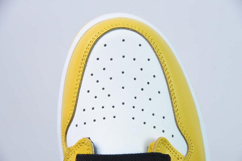 Air Jordan 1 Low Flyease "University Gold" DM1206-107