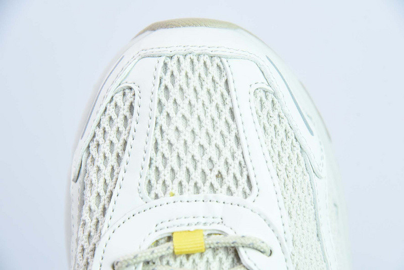 Nike Zoom Vomero 5 "Light Bone" FJ7694-020