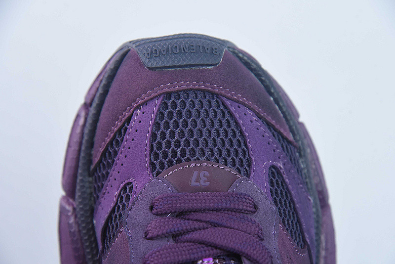 BC XL Sneakers