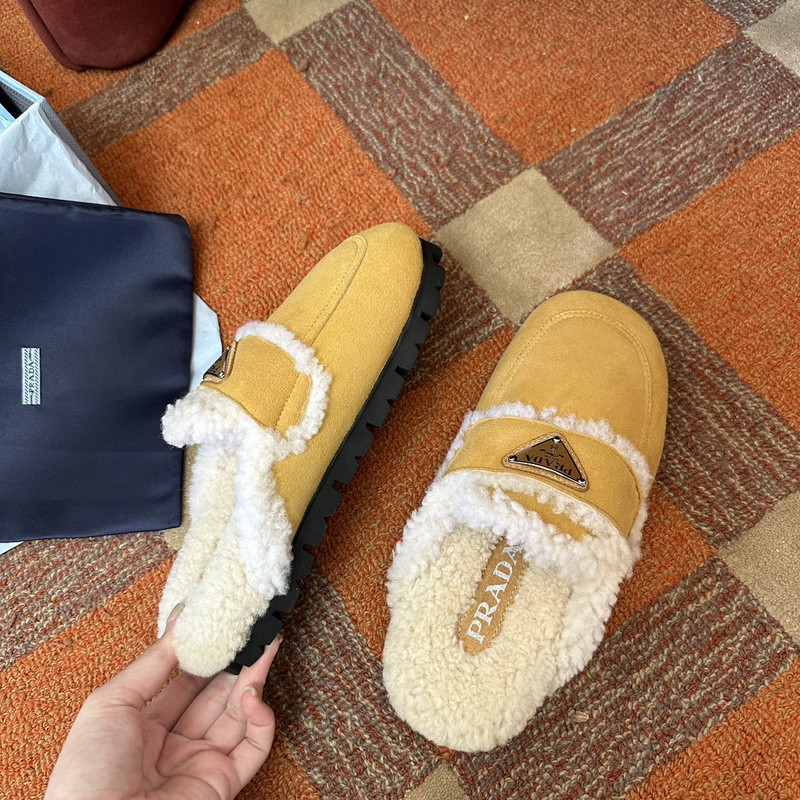 Pra*a sandals