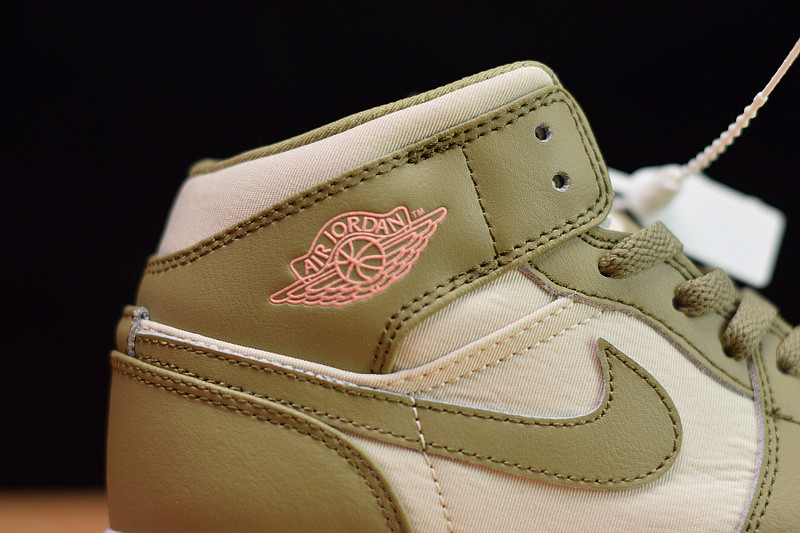 AIR JORDAN 1 MID TROOPER BLEACHED CORAL (GS) 555112-225