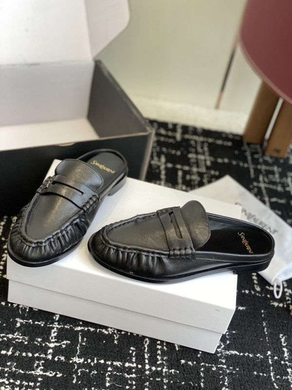 SAINT LAURENT Sneaker