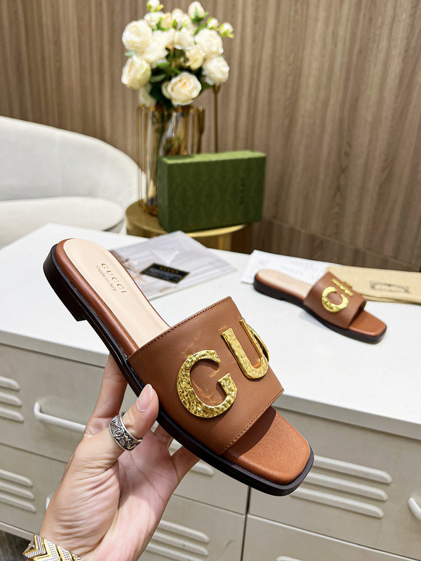 G*u*i sandals