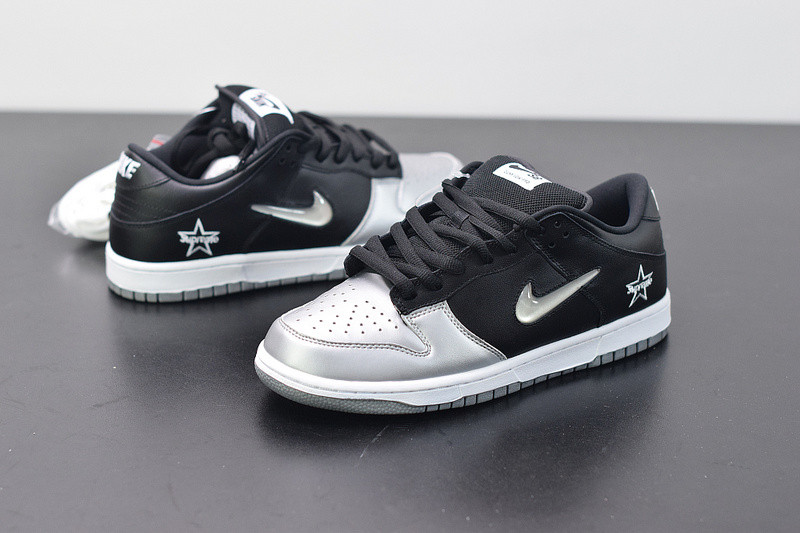 NIKE SB DUNK LOW Supreme JEWELSWH SILVER CK3480-001