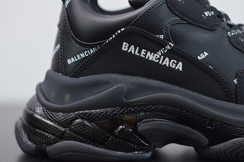 BC TRIPLE S TRAINER  524039 W06E1 2021