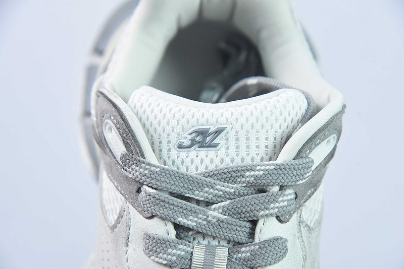 BC XL Sneakers