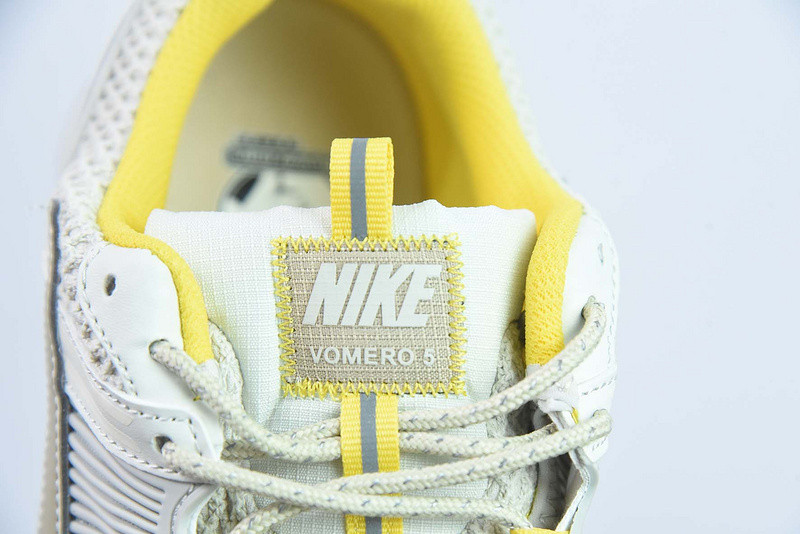 Nike Zoom Vomero 5 "Light Bone" FJ7694-020