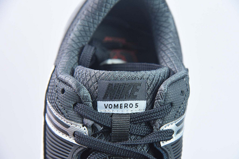 Nike Air Zoom Vomero 5