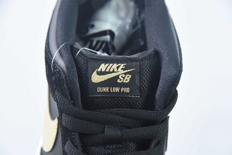Nike SB Dunk Low Pro Takashi 304292-072