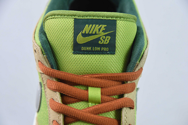Nike SB Dunk Low "Escargot" FQ7585-200