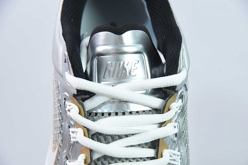 Nike Air Max 2013 "Metallic" HJ7901-095