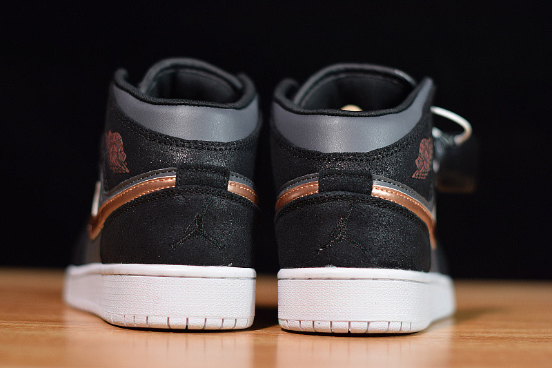 AIR JORDAN 1 RETRO HIGH GS 705300-006