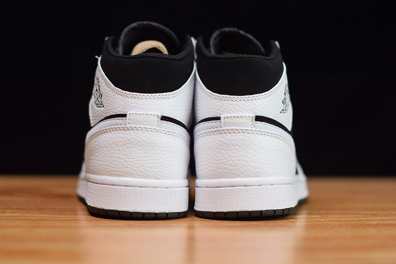 AIR JORDAN 1 MID WHITE BLACK 554724-113