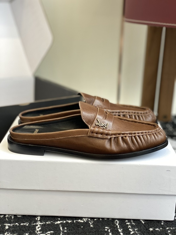 SAINT LAURENT Sneaker