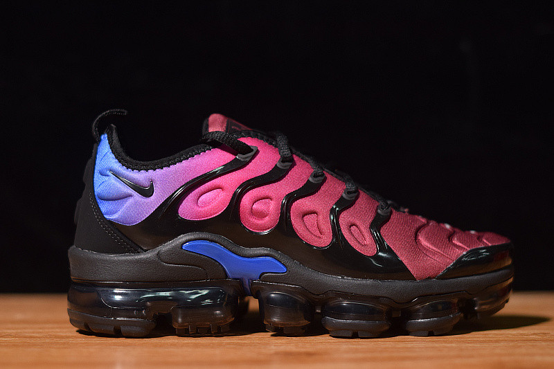 NIKE AIR VAPORMAX PLUS