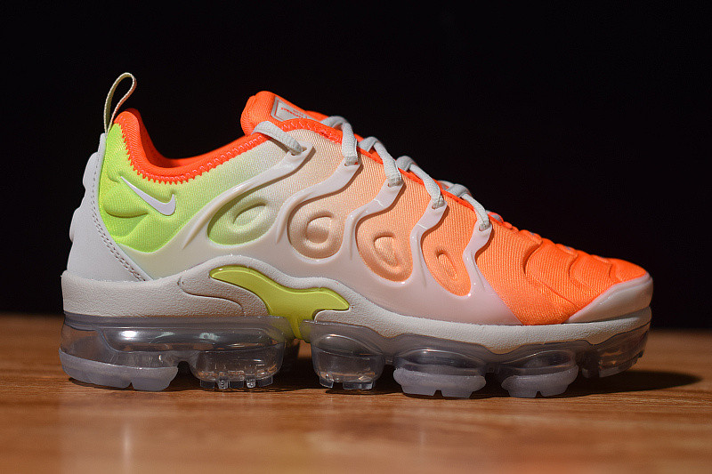 NIKE AIR VAPORMAX PLUS "BARELY GREY" (W) AO4550-003