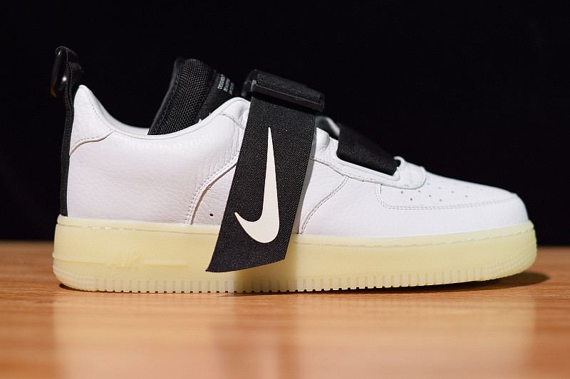 NIKE AIR FORCE 1 UTILITY QS AV6247-100