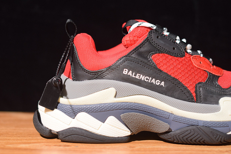 BC TRIPLE S TRAINER 483513 W06E1 1006