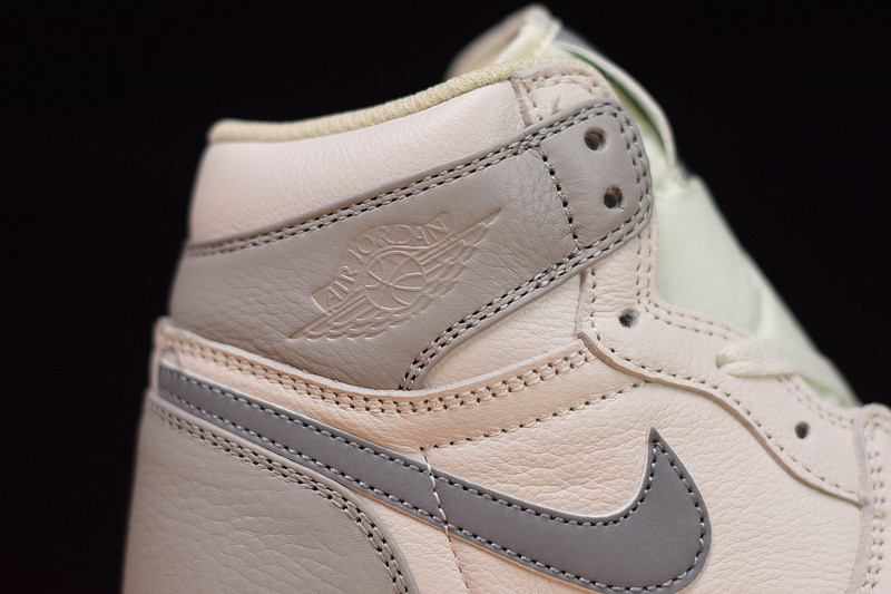 AIR JORDAN 1 MID LIGHT BONE WOLF GREY (GS) 554725-053