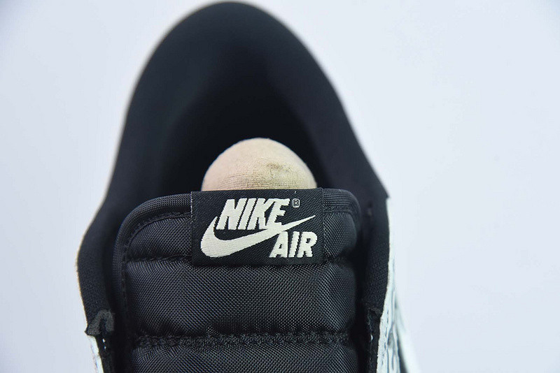 AIR JORDAN 1 RETRO LOW OG