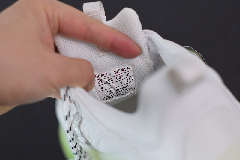BC TRIPLE S TRAINER 544351 W09OA 0828