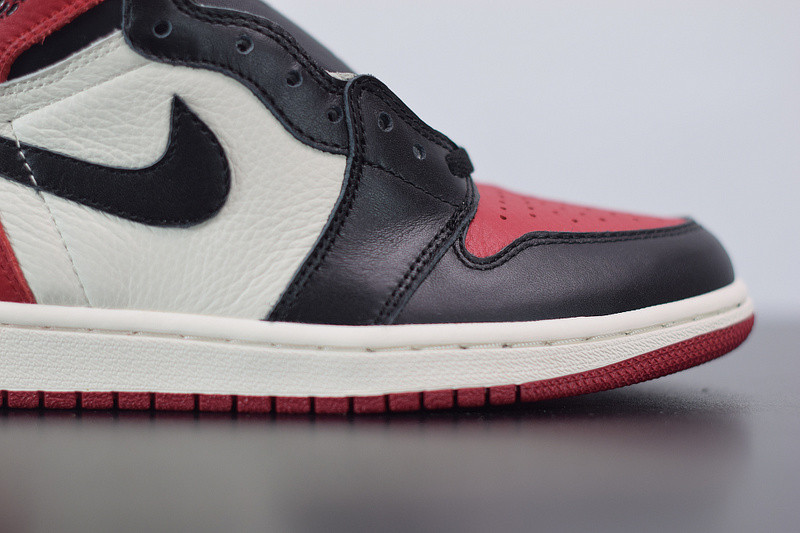 AIR JORDAN 1 RETRO HIGH OG "BRED TOE" 555088-610