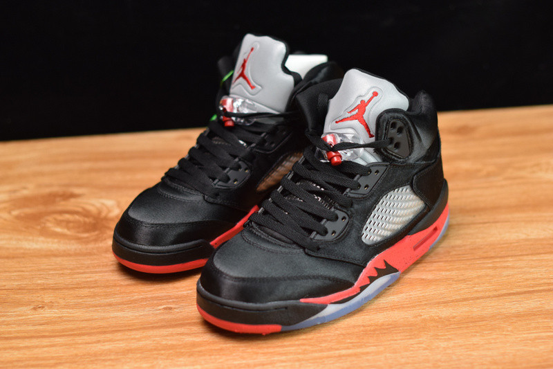 AIR JORDAN 5 RETRO "SATIN BRED" 136027-006