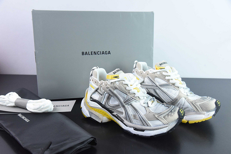 Ba*len*cia*ga runner sneaker dirty