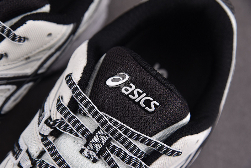 ASICS Gel‑kahana 8 White/Black 1011B133‑100