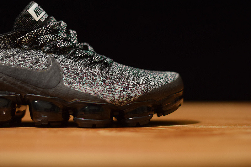 NIKE AIR VAPORMAX 