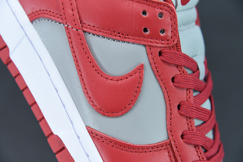 NIKE SB DUNK LOW
