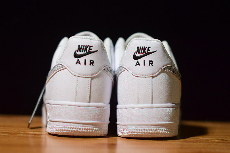 NIKE AIR FORCE 1