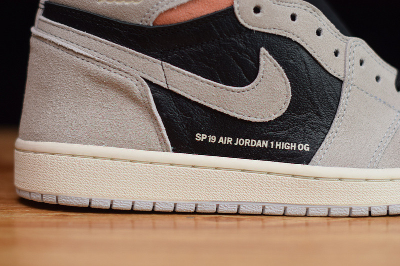 AIR JORDAN 1 RETRO HIGH OG “NEUTRAL GREY” 555088-018