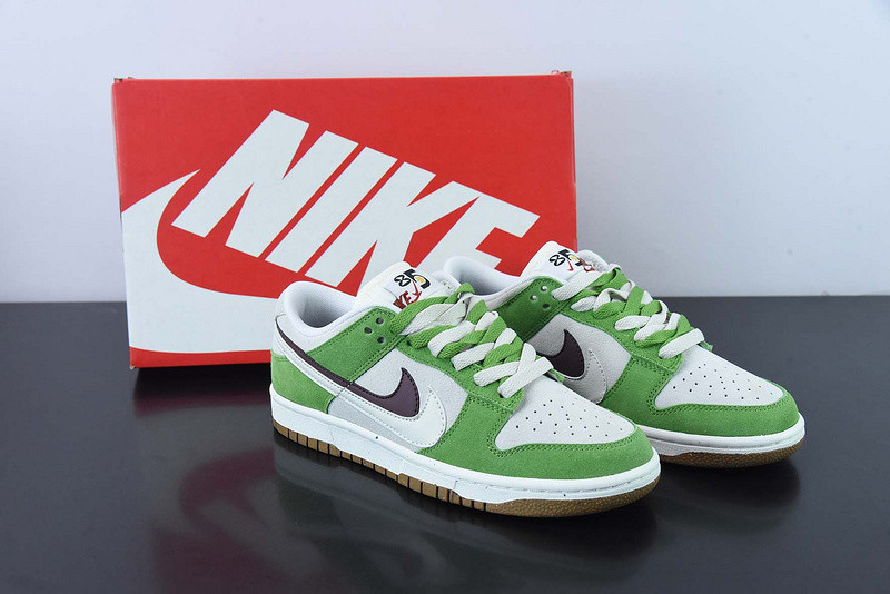 NIKE Dunk Low SE“85” Vlad DO9457-103