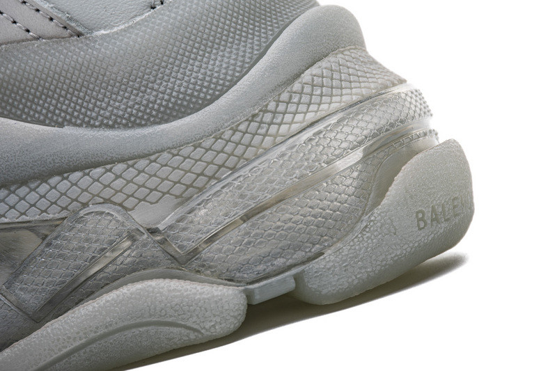 BC TRIPLE S TRAINER 541624 W09O1 1705