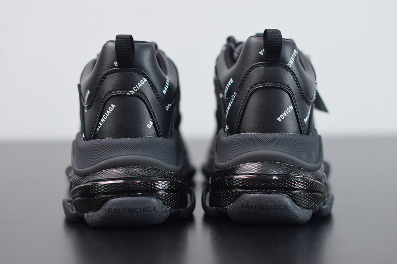 BC TRIPLE S TRAINER  524039 W06E1 2021