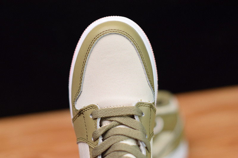 AIR JORDAN 1 MID TROOPER BLEACHED CORAL (GS) 555112-225